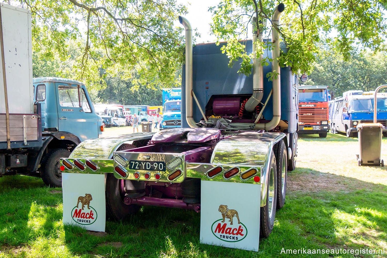 Vrachtwagens Mack Cruise-Liner uit 1977